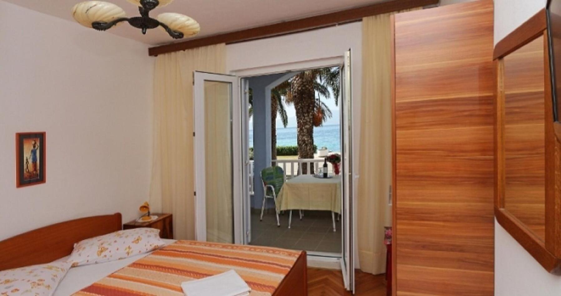Apartments And Rooms Tomo 1 - At The Beach Zaostrog Exterior photo